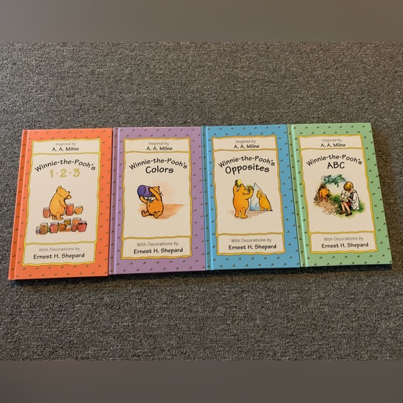 Winnie the Pooh book set - Picture 1 of 1